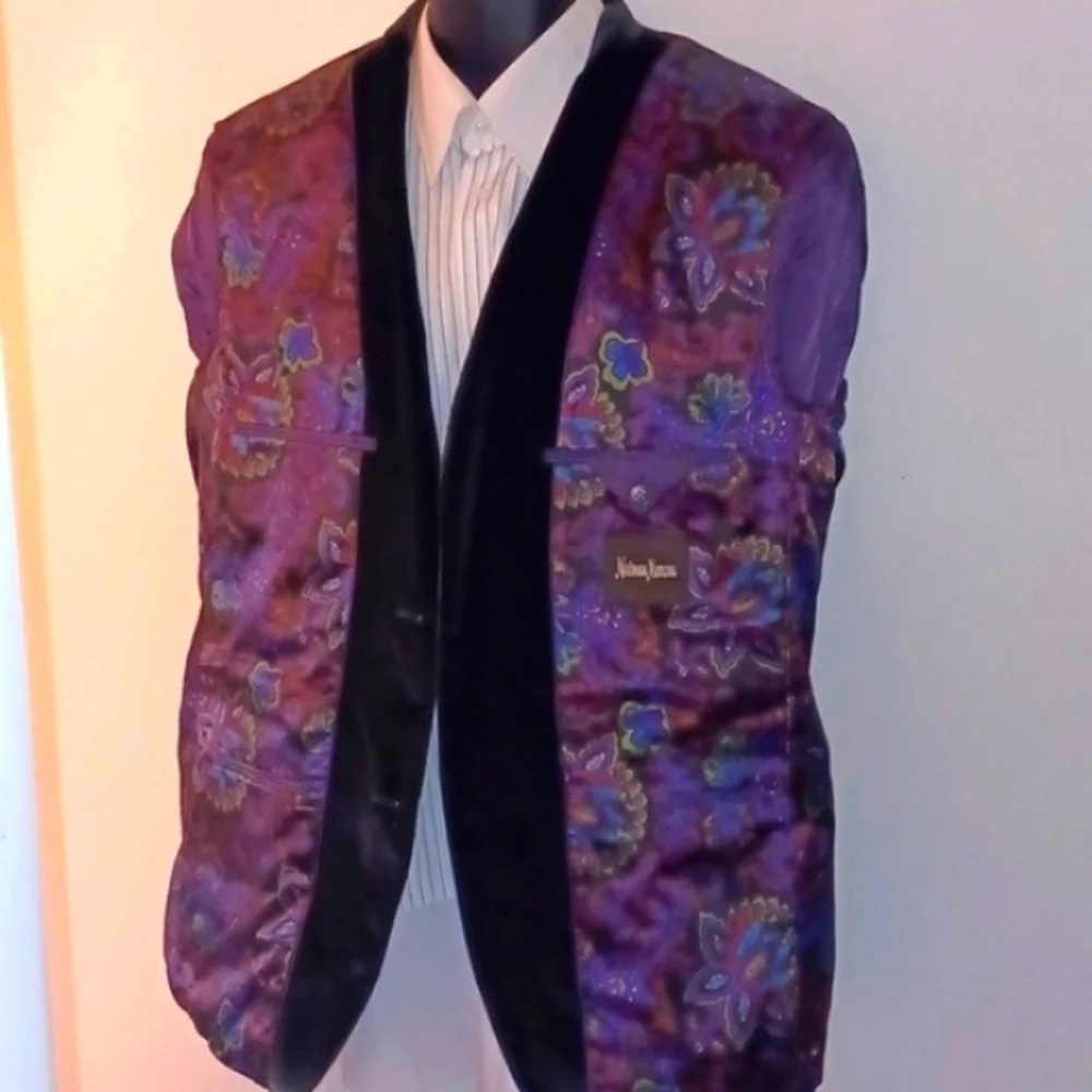 NEIMAN MARCUS Dark Olive Green Velvet Blazer, 42L - Picture 11 of 13